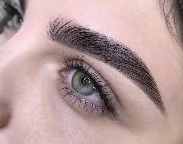 Diseño de Cejas con Henna en Cali